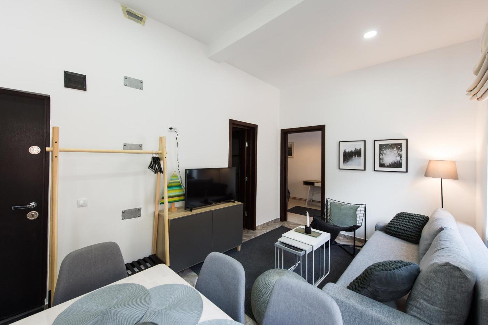 Charming Old Town Flat With Mountain View Apartamento Braşov Exterior foto