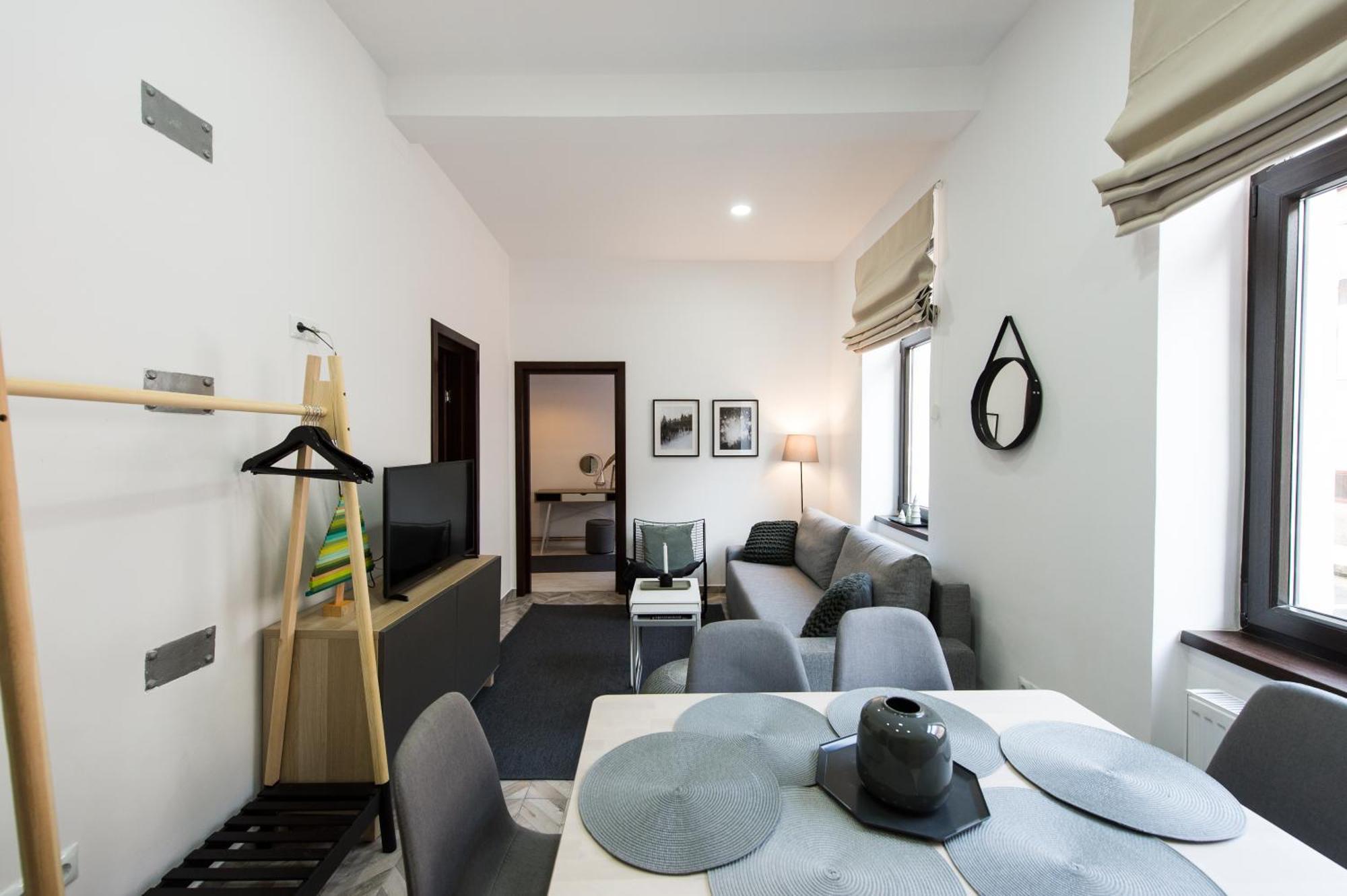 Charming Old Town Flat With Mountain View Apartamento Braşov Exterior foto